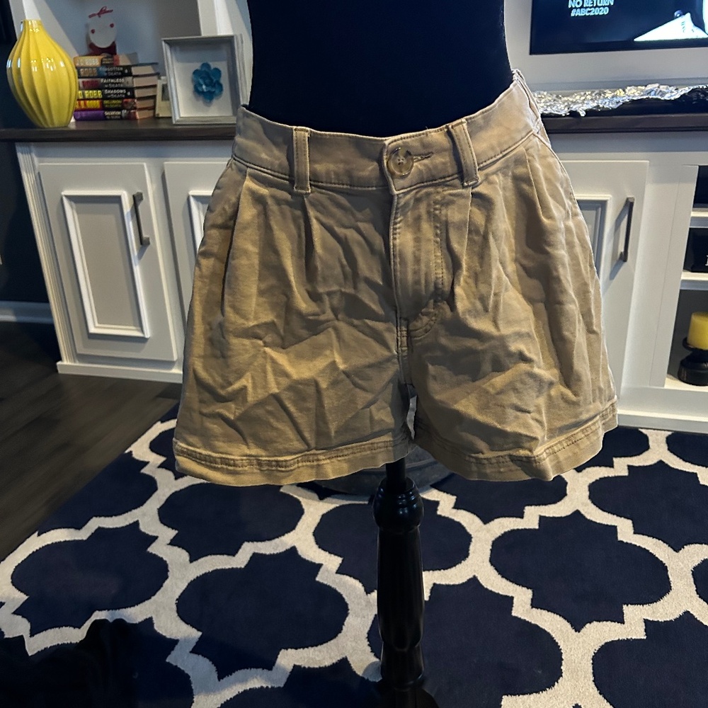 Maurice’s khaki shorts